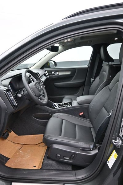 2026 Volvo XC40 B5 Ultra