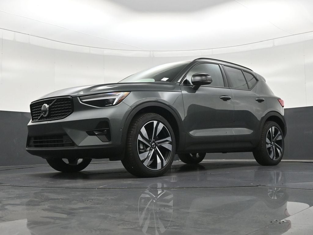 2026 Volvo XC40 B5 Ultra