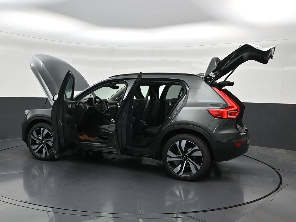 2026 Volvo XC40 B5 Ultra