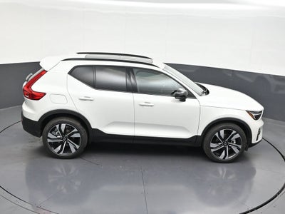 2026 Volvo XC40 B5 Ultra