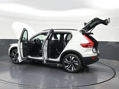 2026 Volvo XC40 B5 Ultra