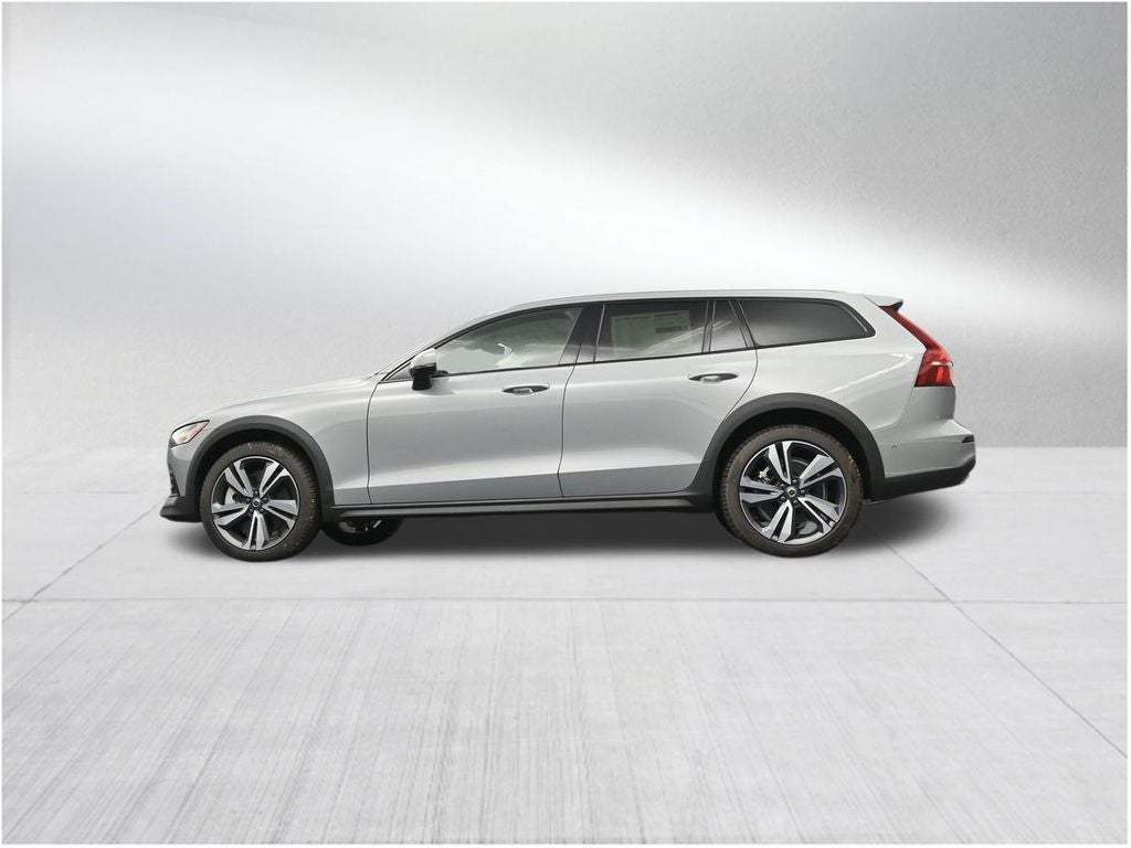 2026 Volvo V60 Cross Country B5 Plus