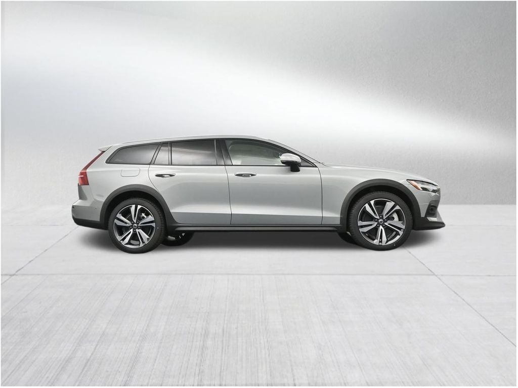 2026 Volvo V60 Cross Country B5 Plus