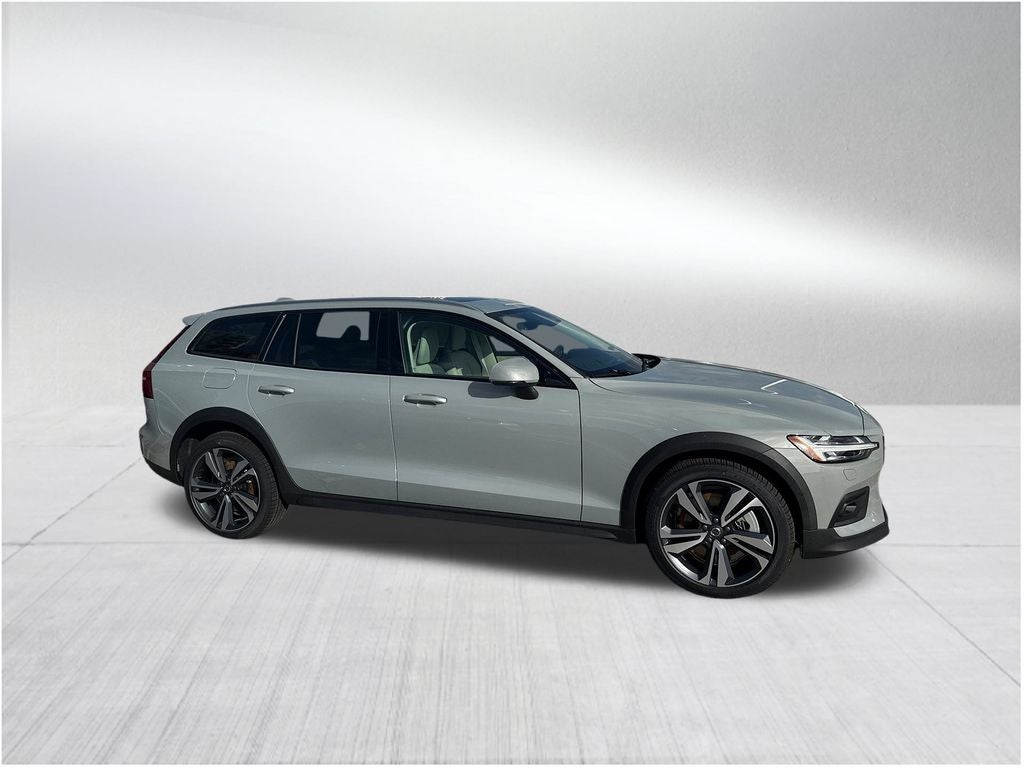 2026 Volvo V60 Cross Country B5 Plus