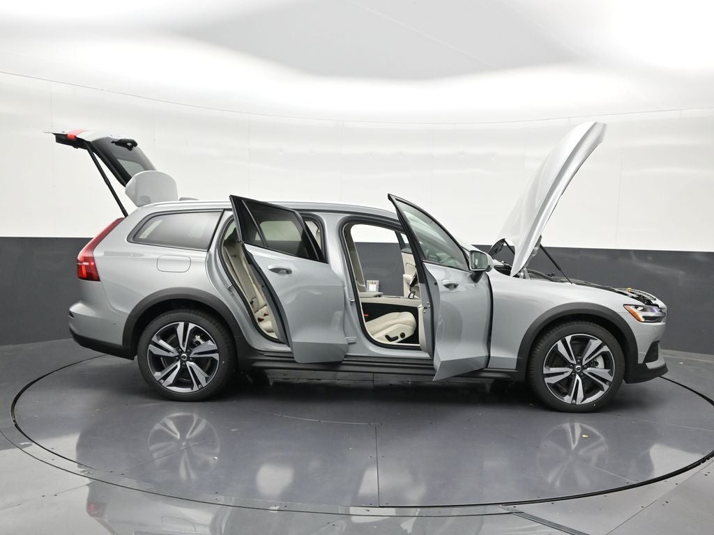 2026 Volvo V60 Cross Country B5 Plus