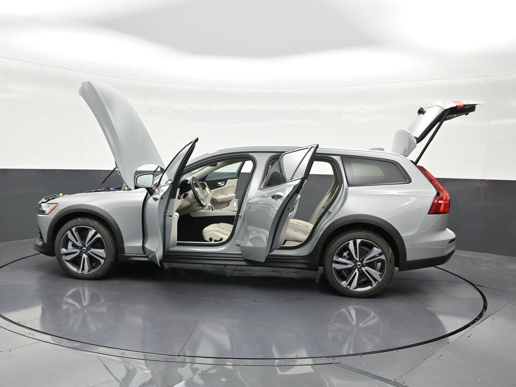 2026 Volvo V60 Cross Country B5 Plus