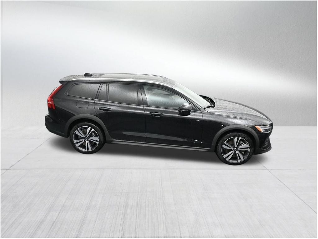 2026 Volvo V60 Cross Country B5 Plus