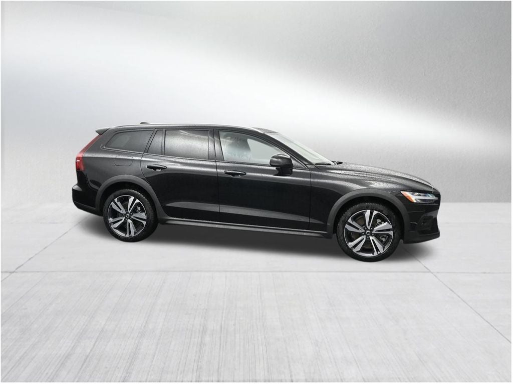 2026 Volvo V60 Cross Country B5 Plus