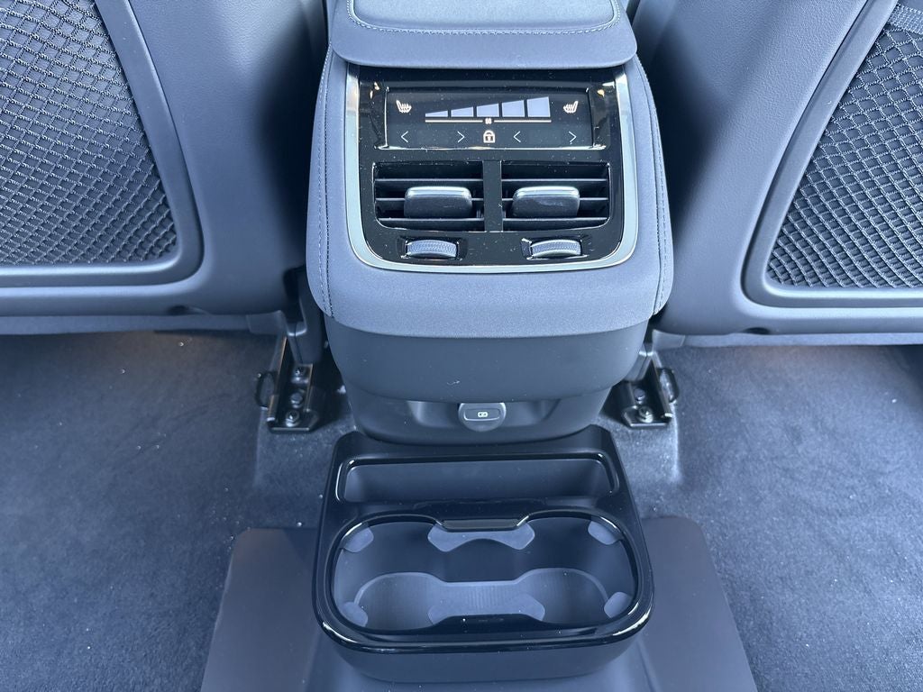 2026 Volvo XC90 B5 Plus