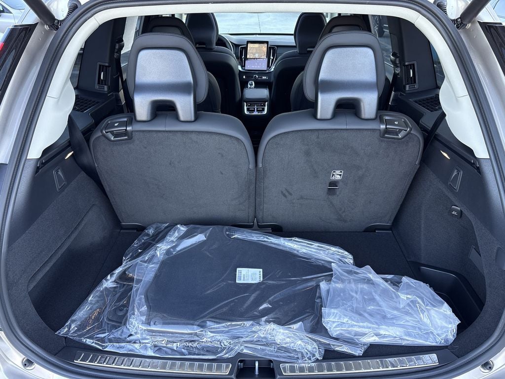 2026 Volvo XC90 B5 Plus