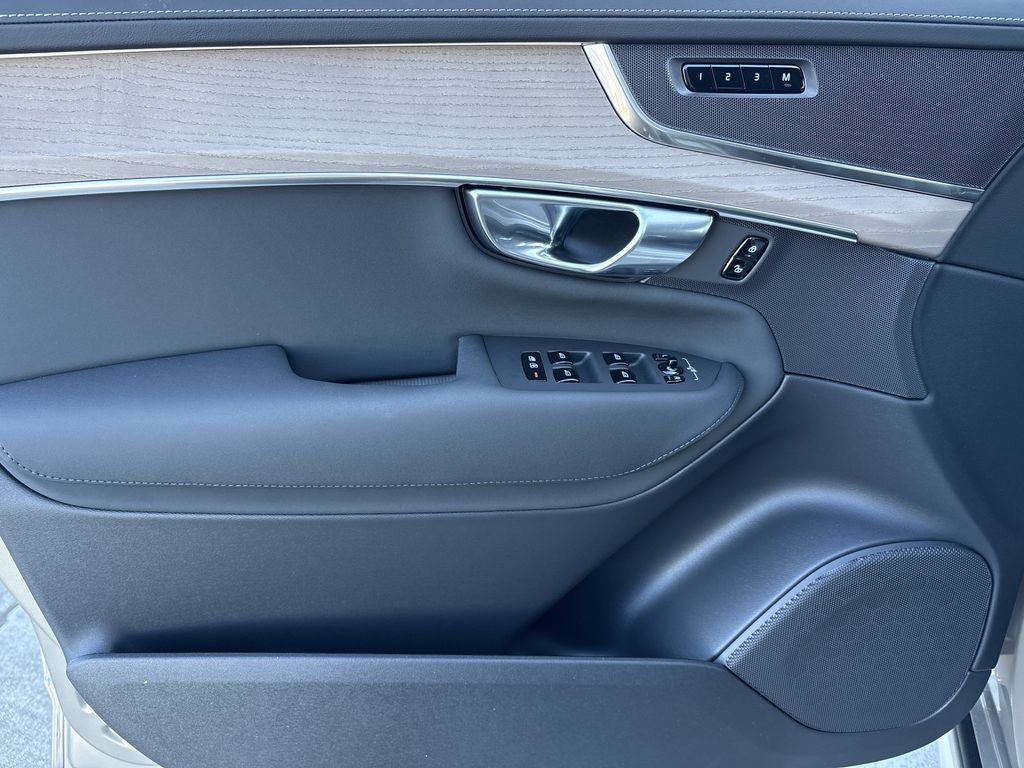 2026 Volvo XC90 B5 Plus