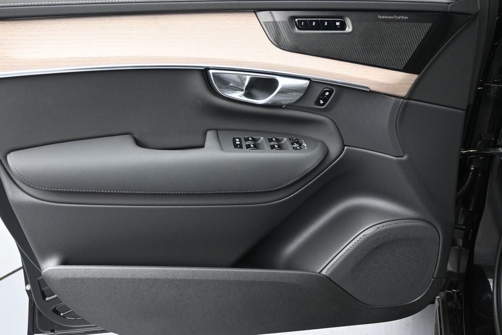 2026 Volvo XC90 B5 Plus