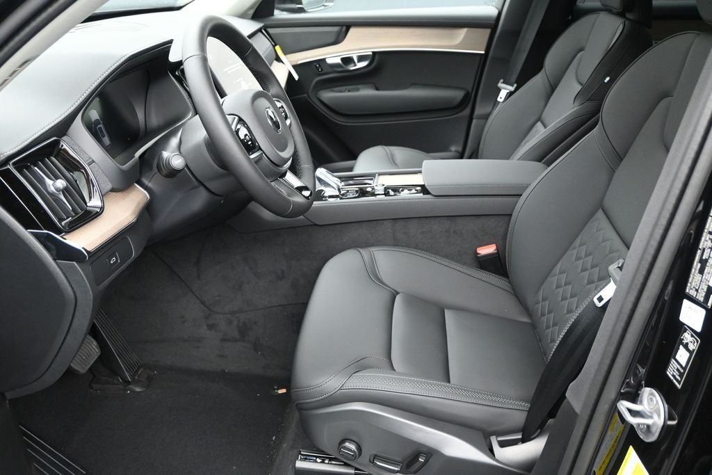 2026 Volvo XC90 B5 Plus
