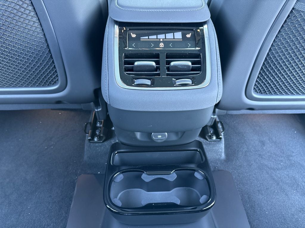 2026 Volvo XC90 B5 Plus