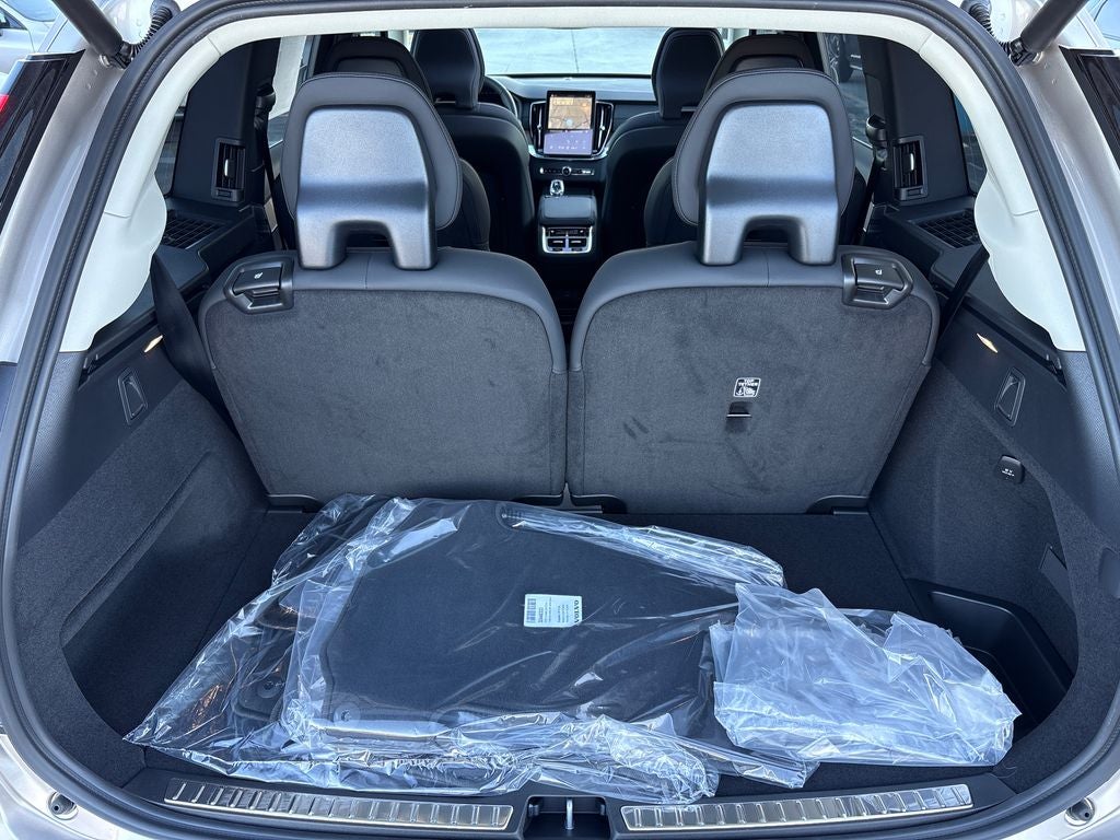 2026 Volvo XC90 B5 Plus