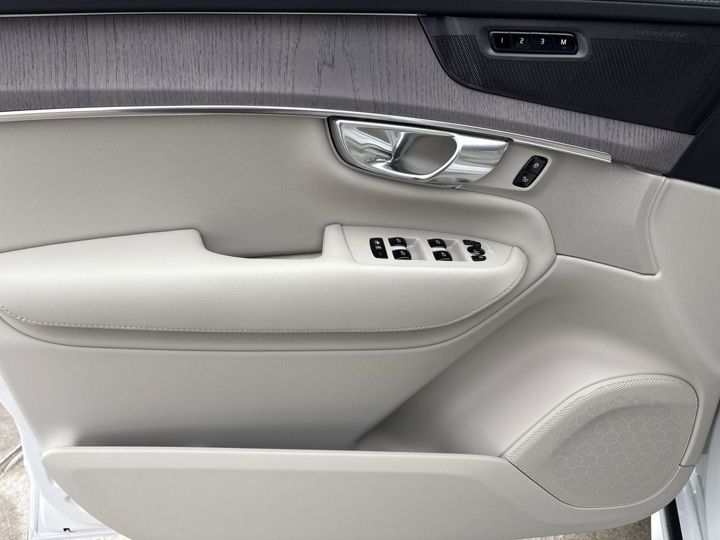 2026 Volvo XC90 B5 Ultra 6-Seater