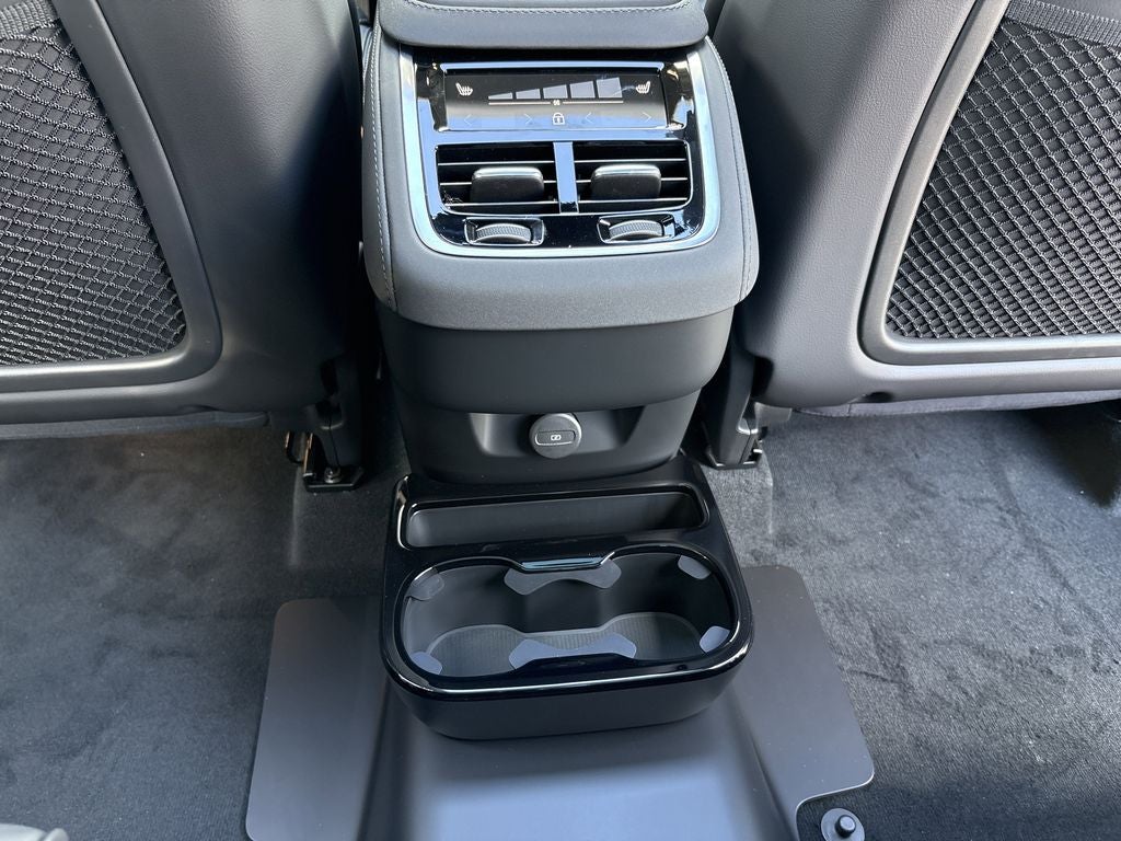 2026 Volvo XC90 B5 Ultra 6-Seater