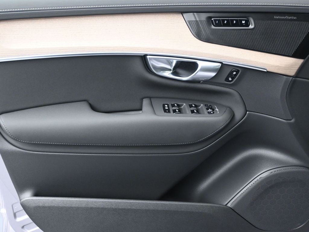 2026 Volvo XC90 B5 Plus