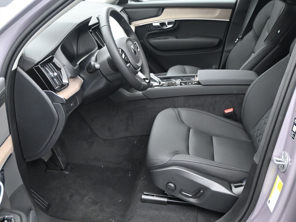 2026 Volvo XC90 B5 Plus