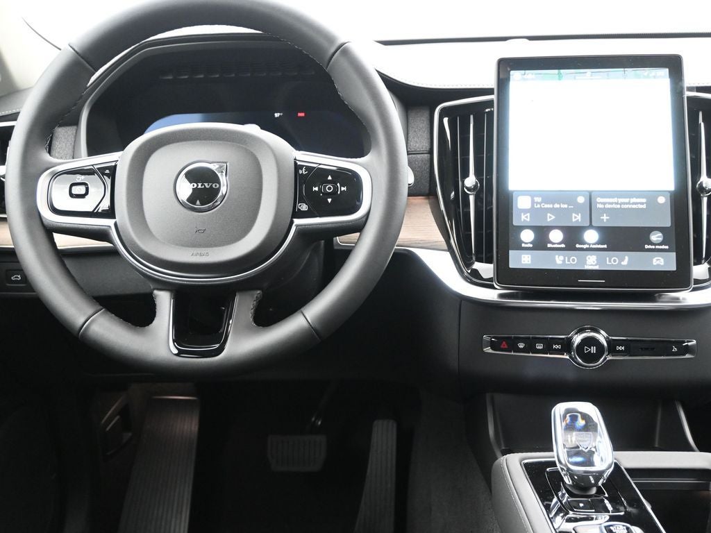 2026 Volvo XC90 B5 Plus