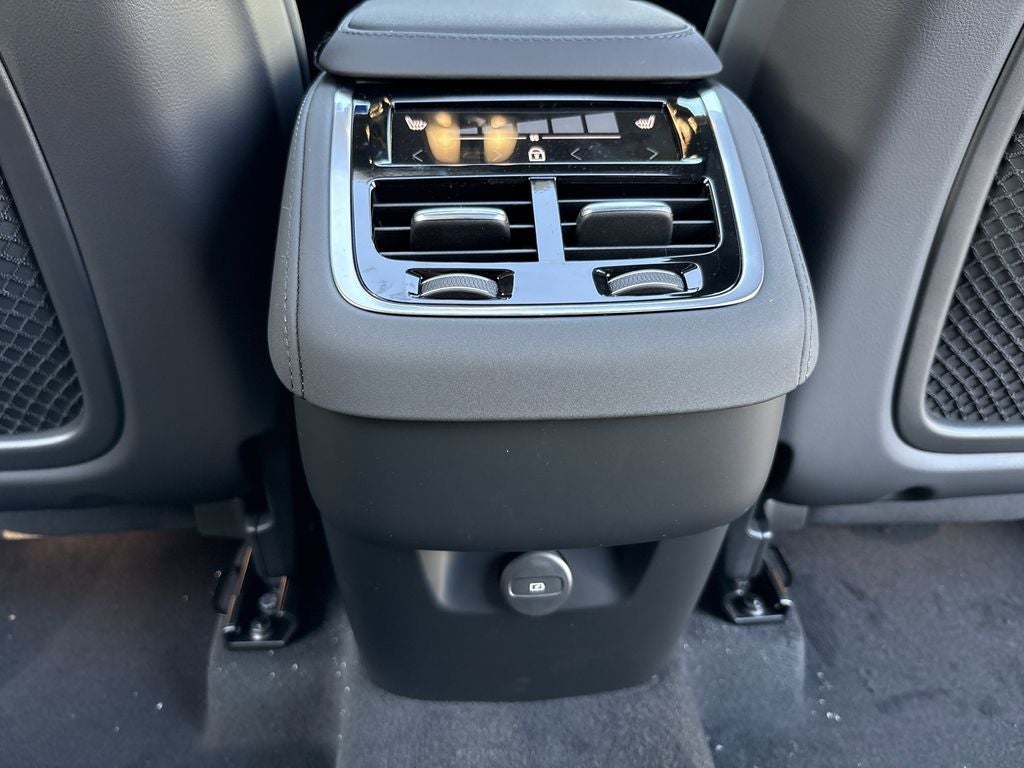 2026 Volvo XC90 B5 Plus