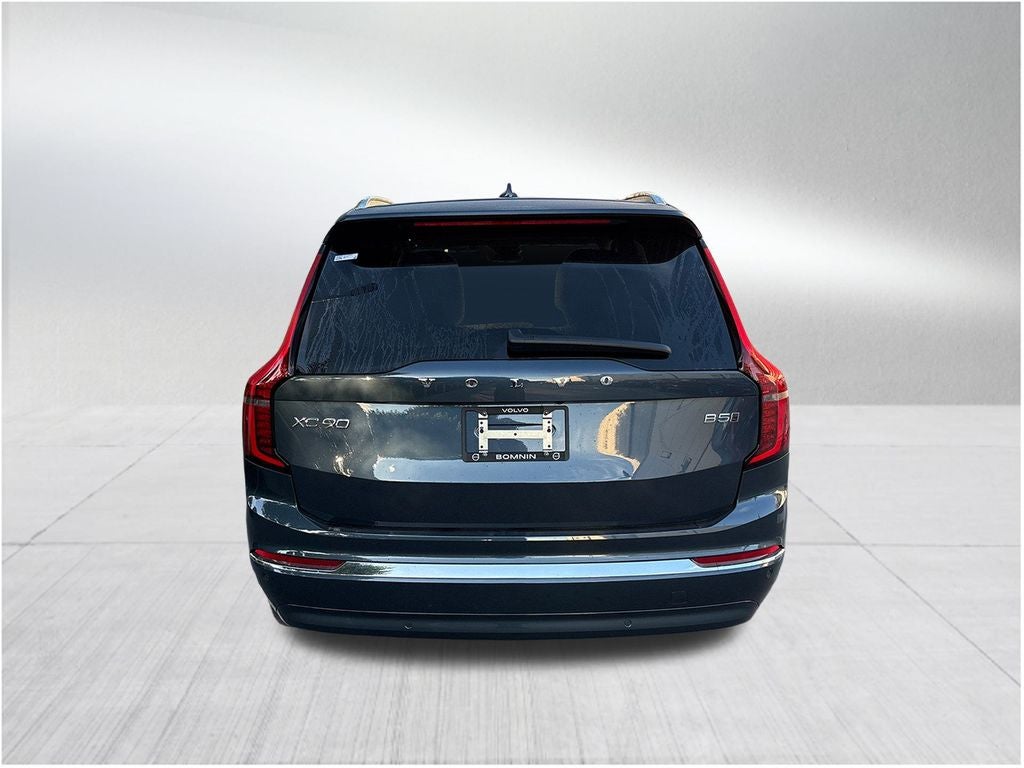 2026 Volvo XC90 B5 Plus