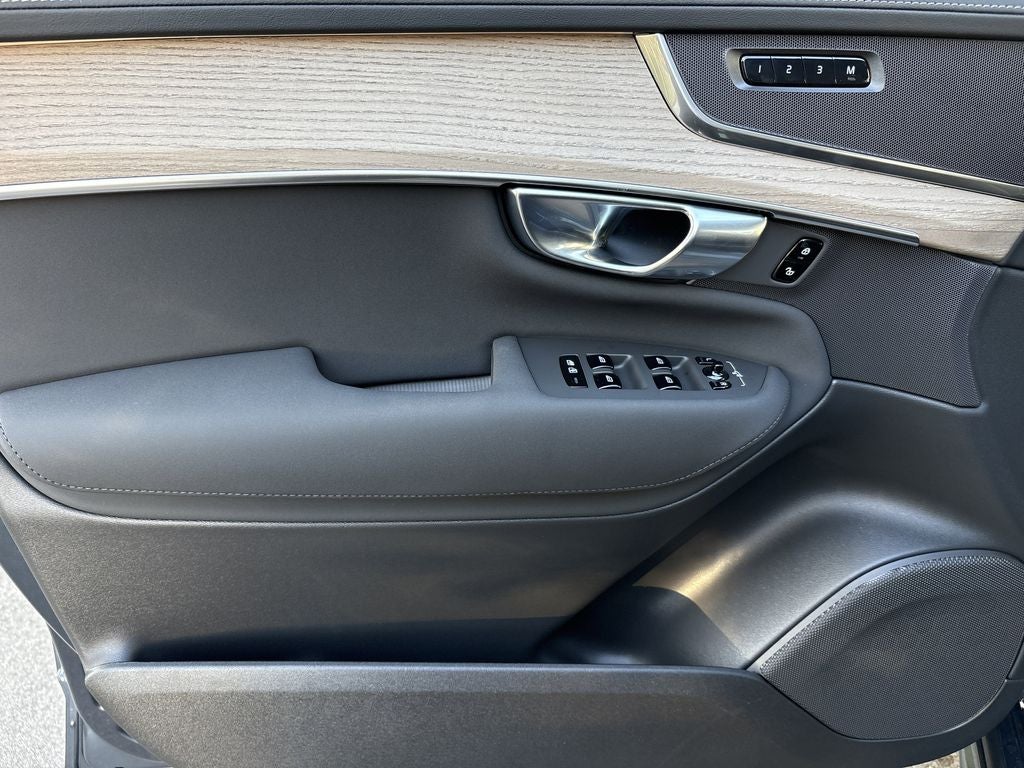 2026 Volvo XC90 B5 Plus