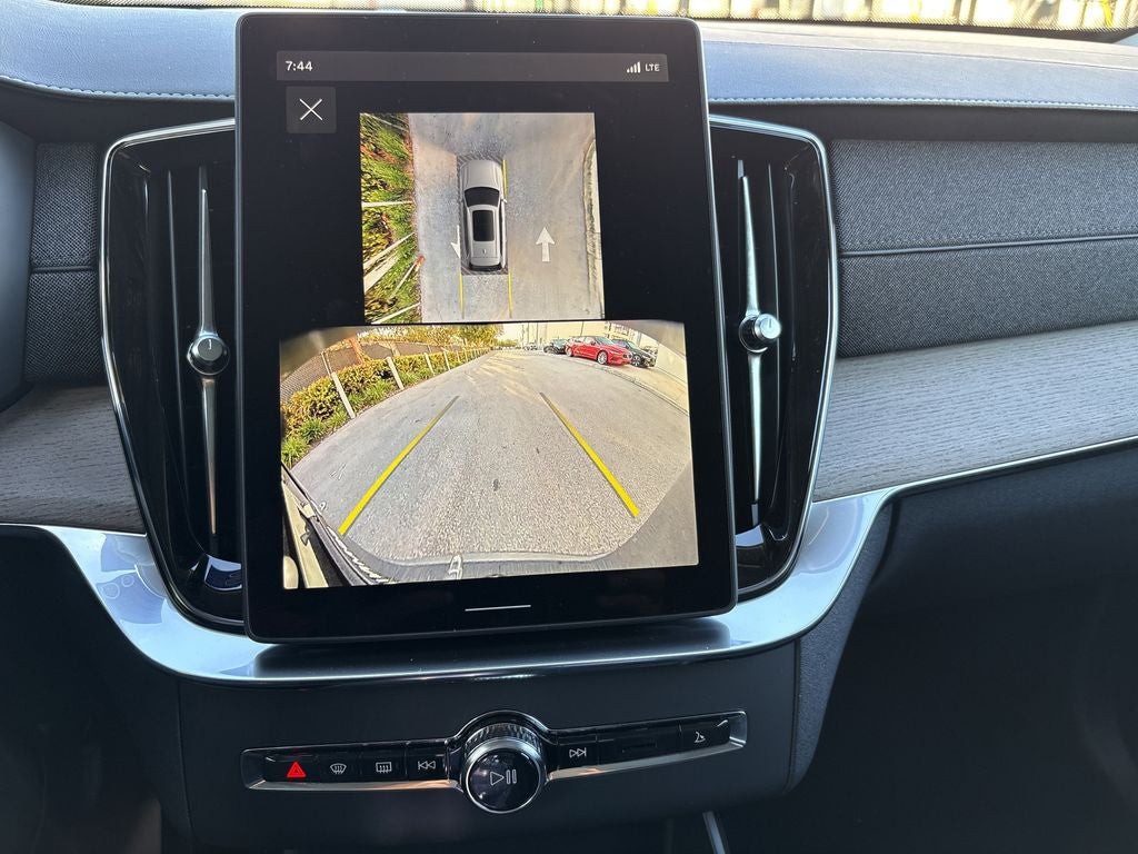 2026 Volvo XC90 B5 Plus