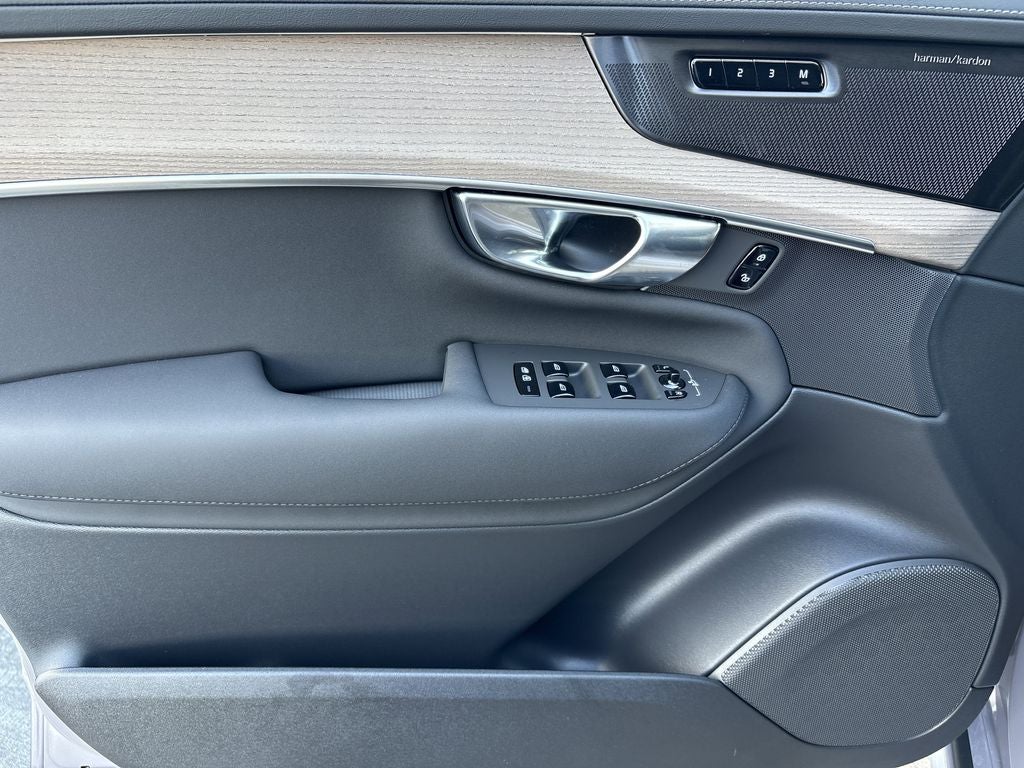 2026 Volvo XC90 B5 Plus