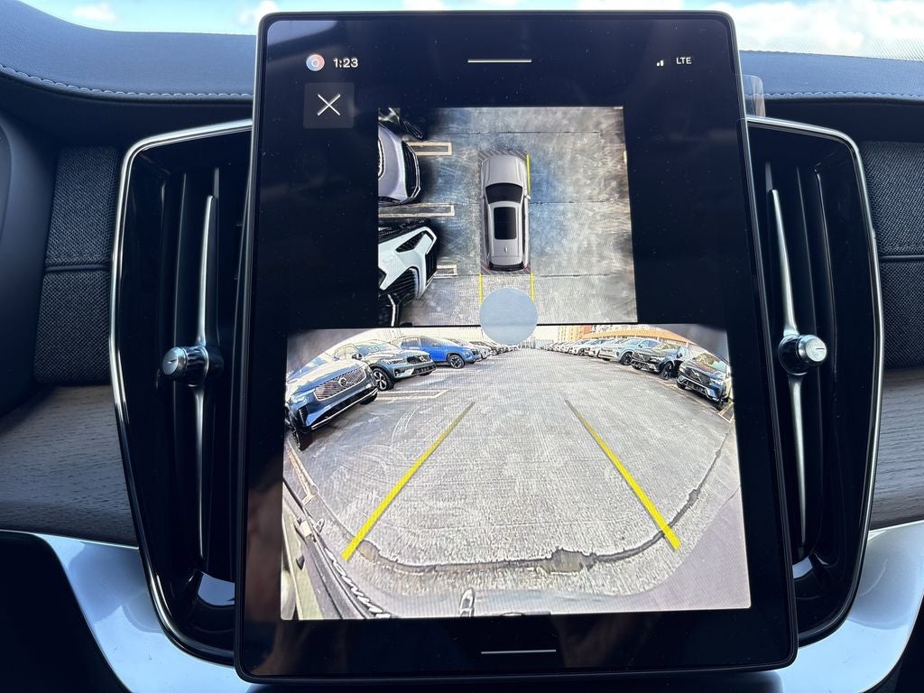 2026 Volvo XC90 B5 Plus