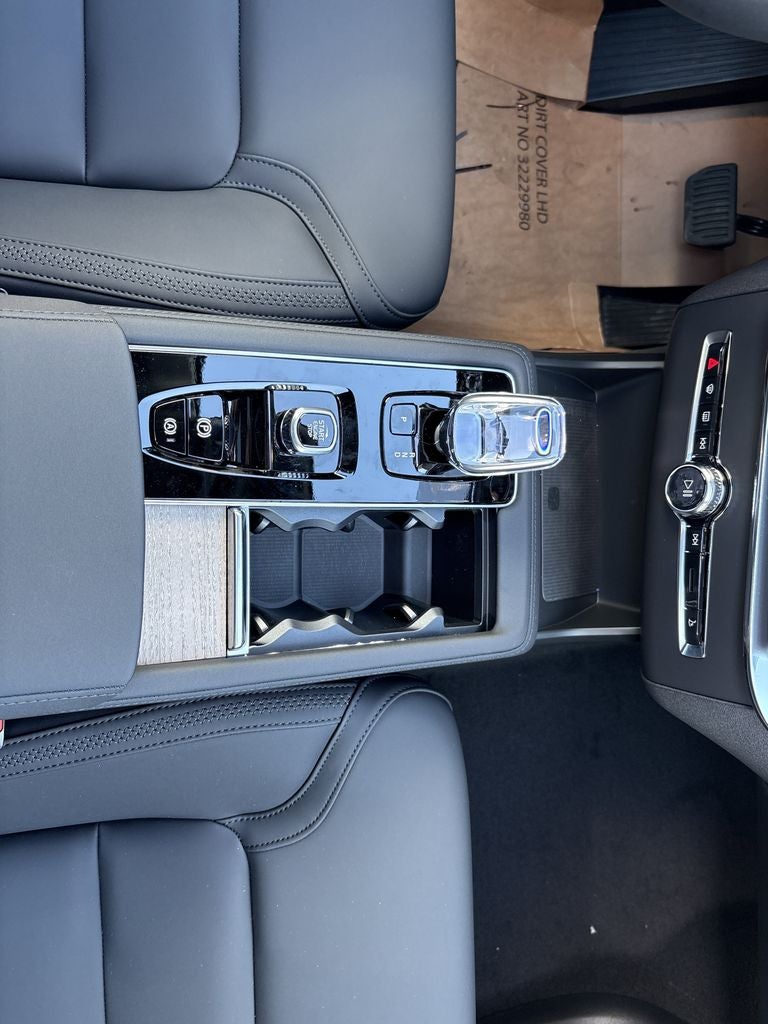 2026 Volvo XC90 B5 Plus