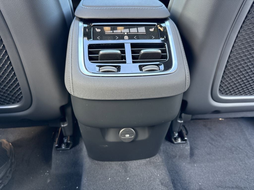 2026 Volvo XC90 B5 Plus