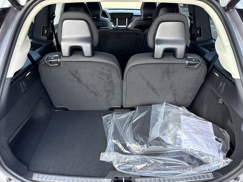 2026 Volvo XC90 B5 Plus