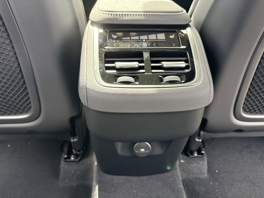 2026 Volvo XC90 B5 Plus