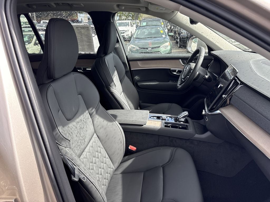 2026 Volvo XC90 B5 Plus
