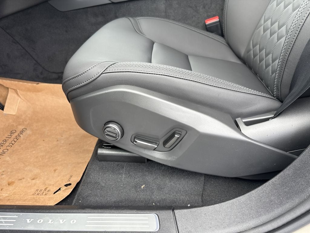 2026 Volvo XC90 B5 Plus