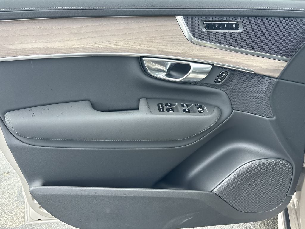 2026 Volvo XC90 B5 Plus