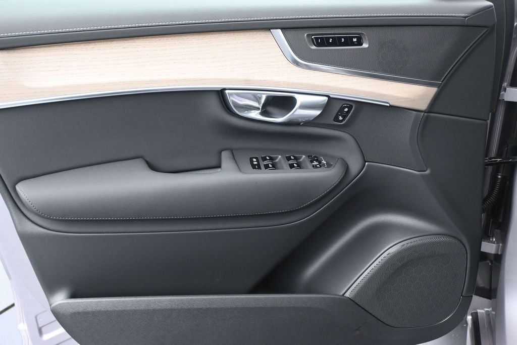 2026 Volvo XC90 B5 Plus