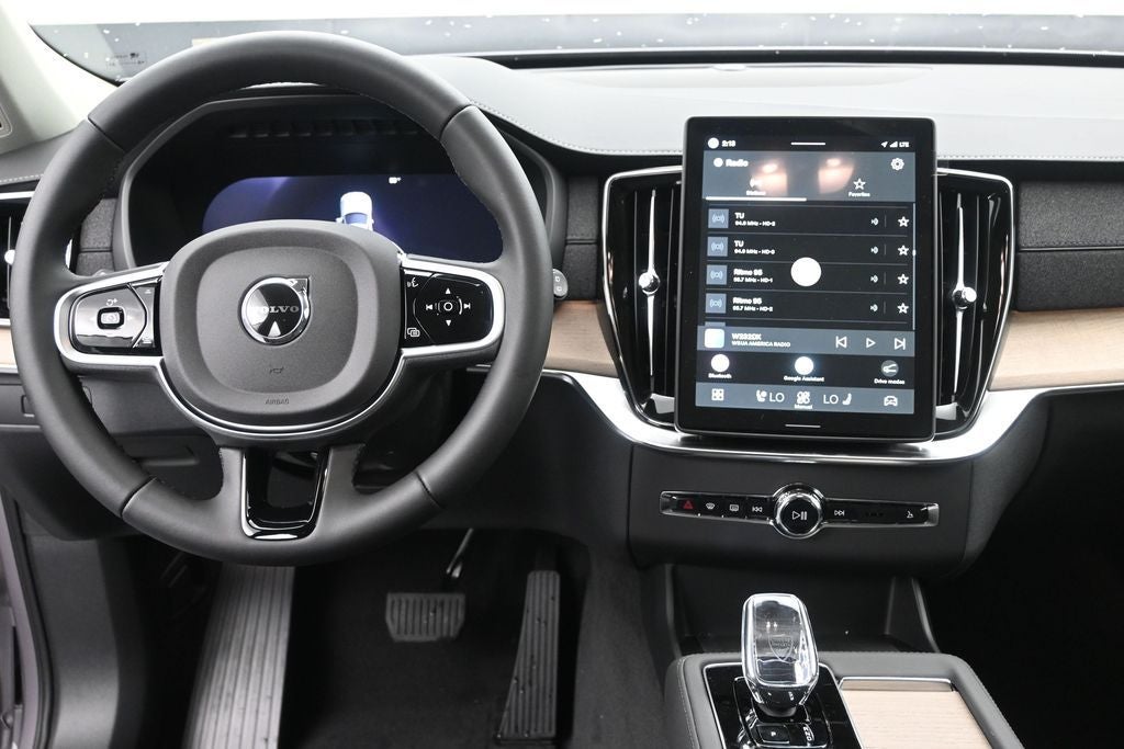2026 Volvo XC90 B5 Plus