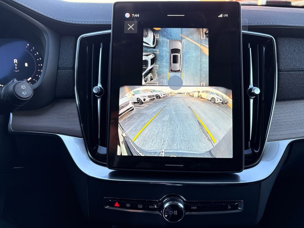 2026 Volvo XC90 B5 Plus