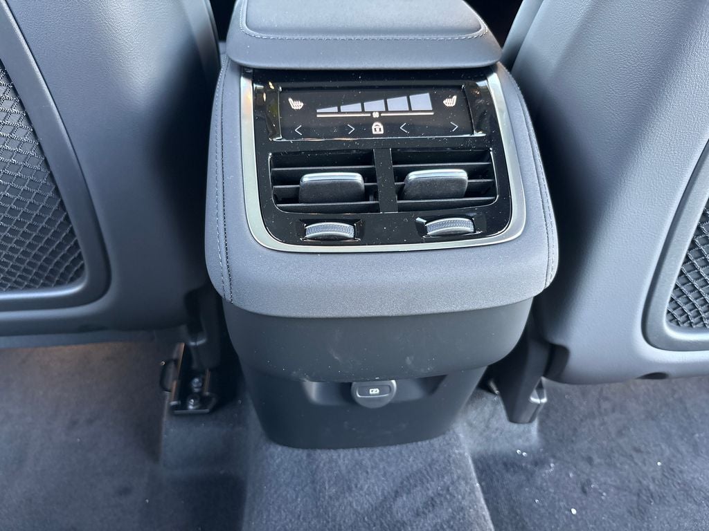 2026 Volvo XC90 B5 Plus