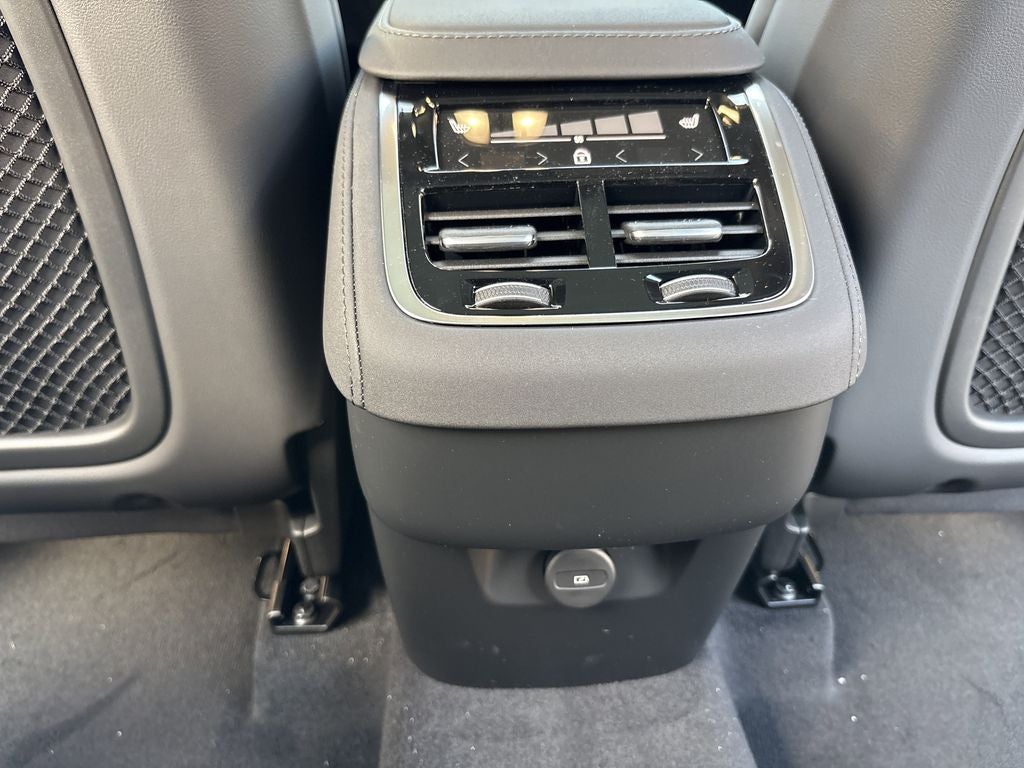 2026 Volvo XC90 B5 Plus