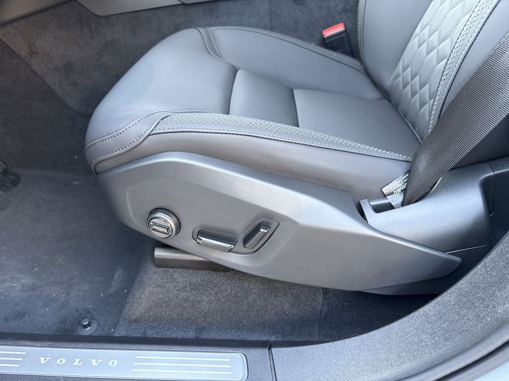 2026 Volvo XC90 B5 Plus