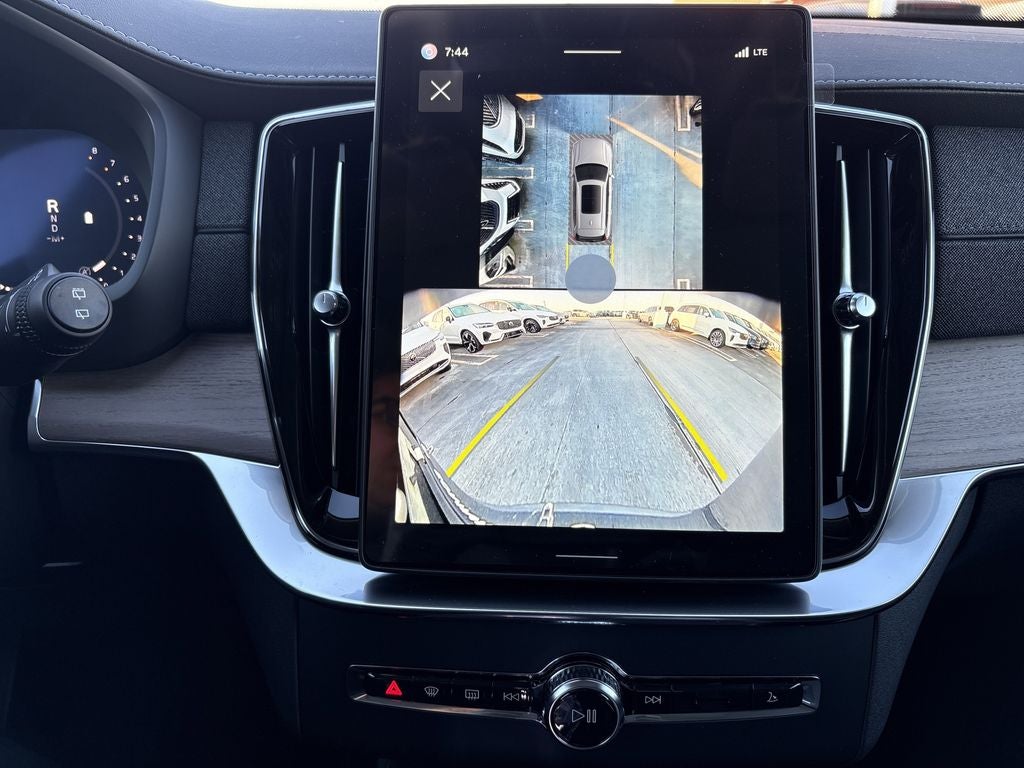 2026 Volvo XC90 B5 Plus