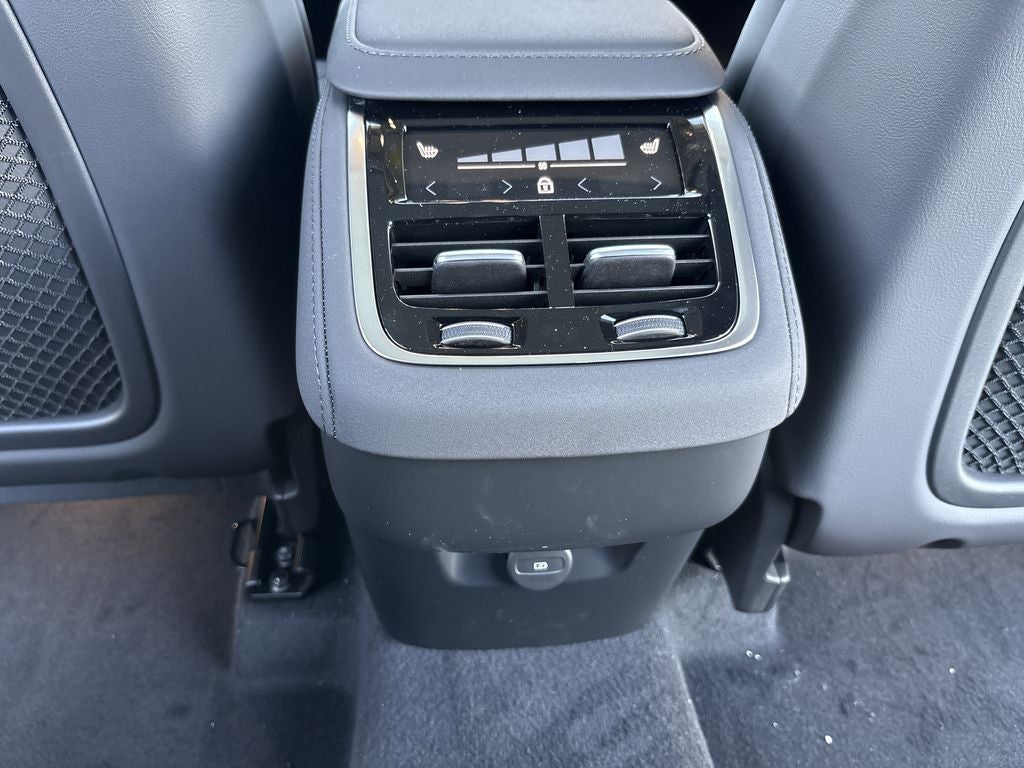 2026 Volvo XC90 B5 Plus