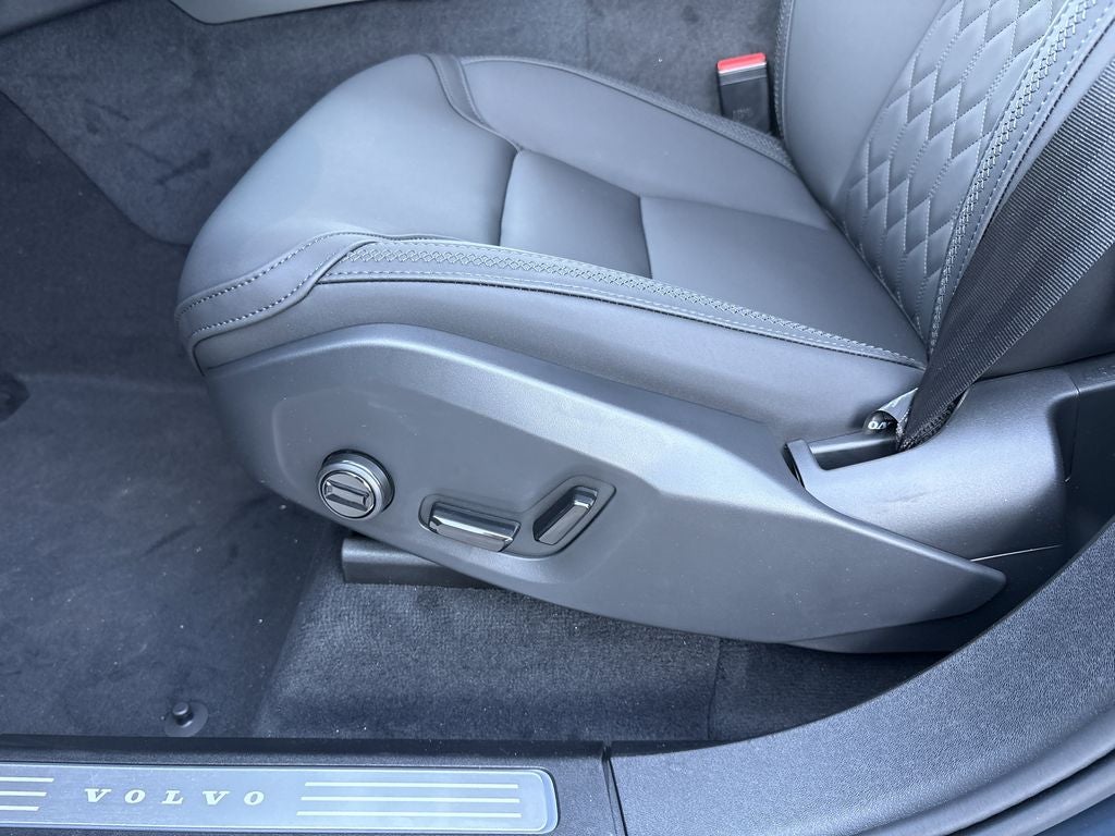 2026 Volvo XC90 B5 Plus