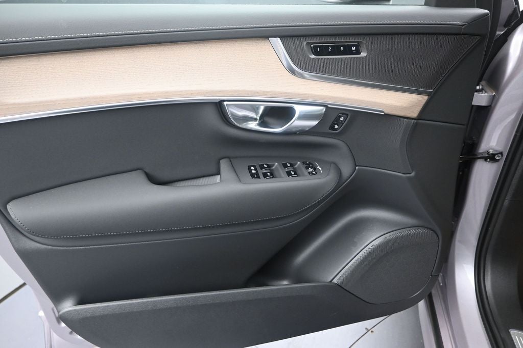 2026 Volvo XC90 B5 Plus