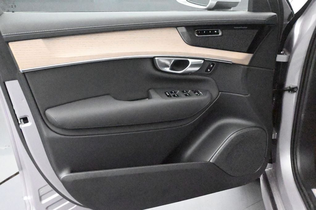 2026 Volvo XC90 B5 Plus