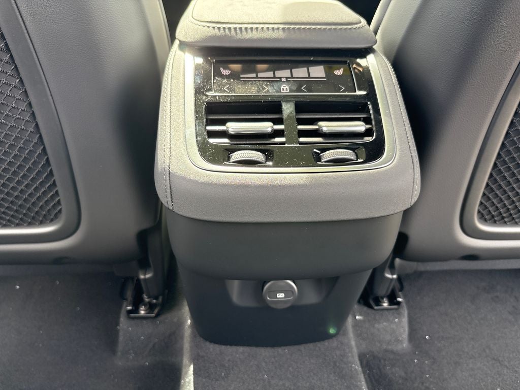 2026 Volvo XC90 B5 Plus