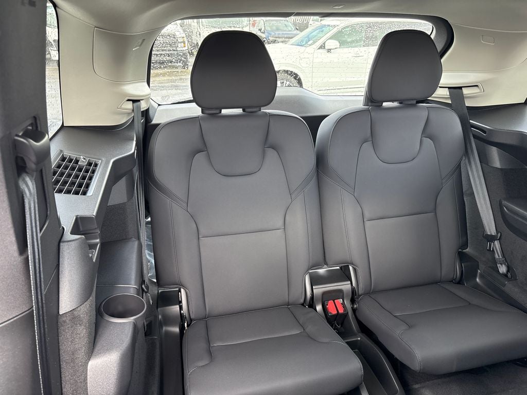 2026 Volvo XC90 B5 Plus